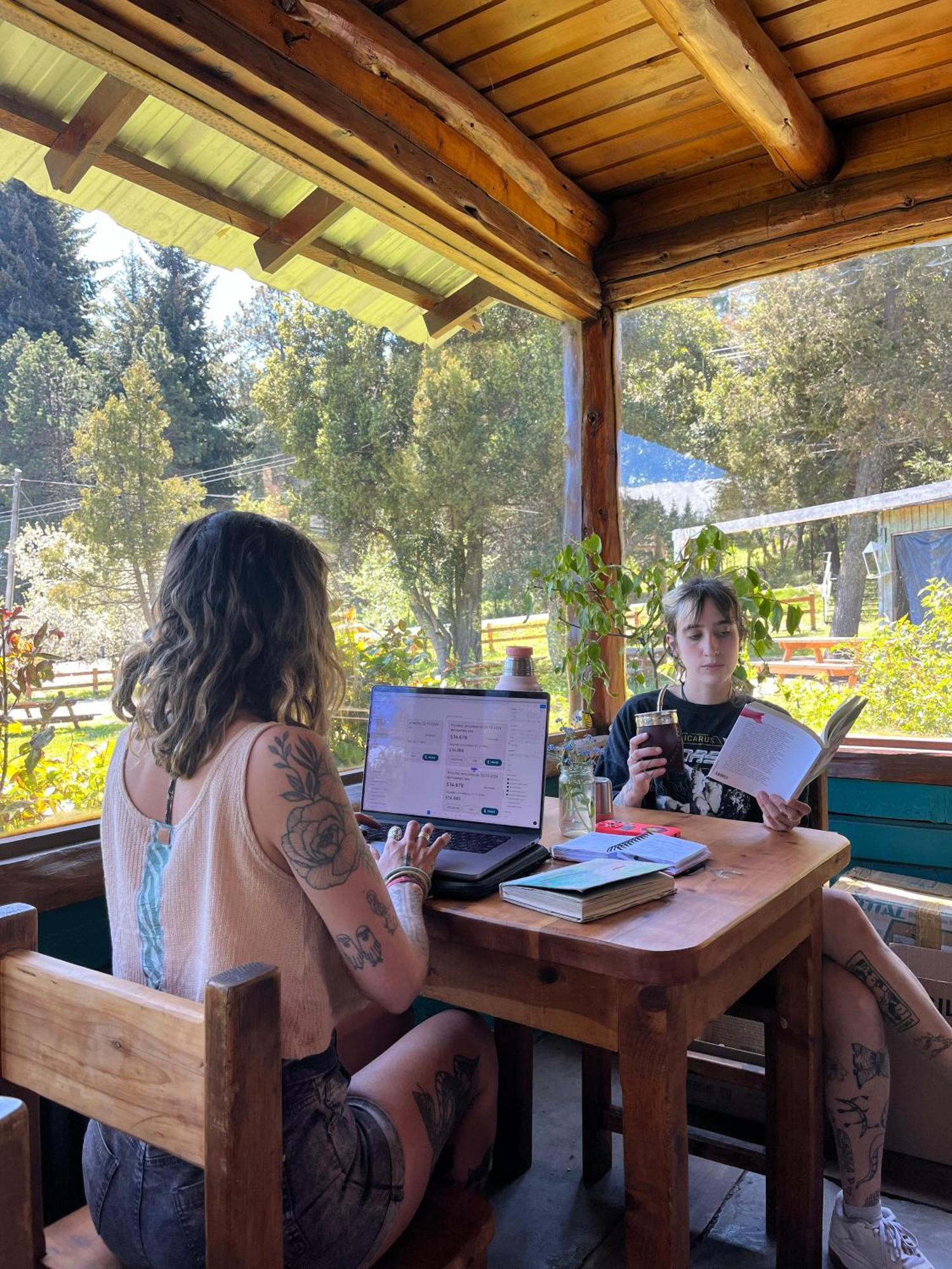 Hostel Capsula Refugio Oeste San Carlos de Bariloche Bagian luar foto